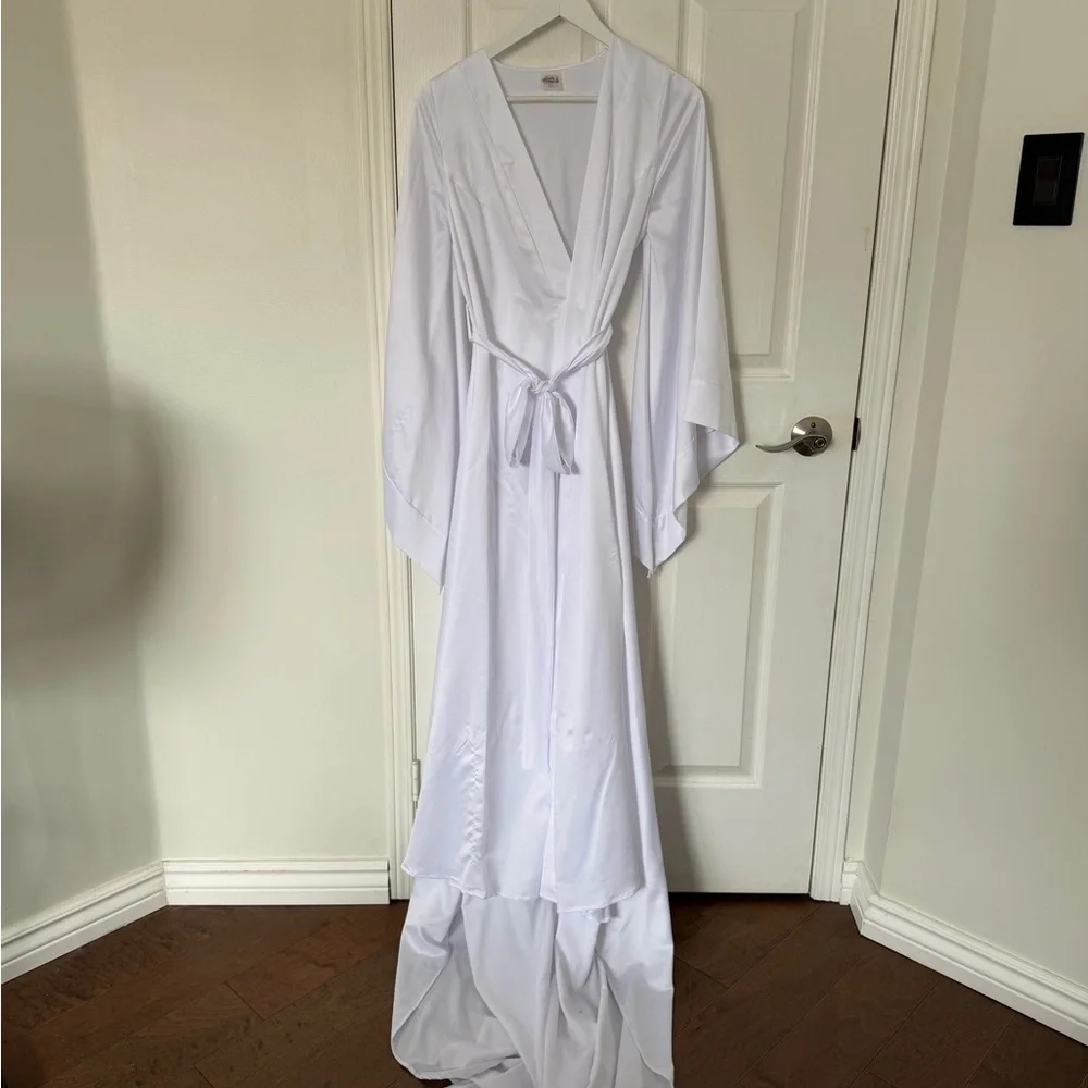Bridal Robe with Train - Picture 7 of 9